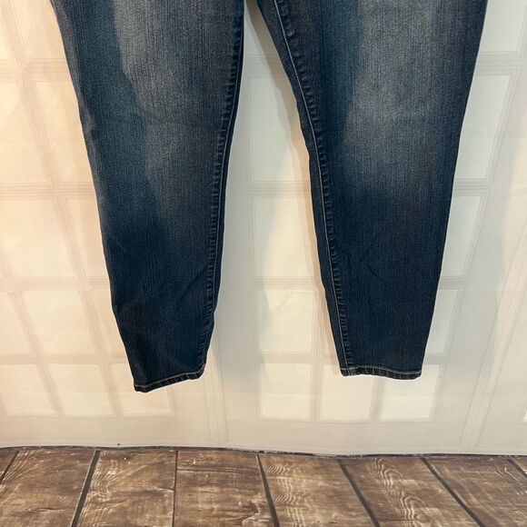 Torrid Blue 3 Buttons Waist Whisker Faded Cotton Blend Skinny Jeans Size 16R - Picture 3 of 9